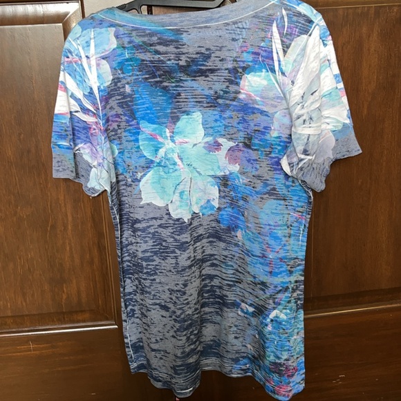 Two 4 1 Size Large Lightweight Tee Shirts NWOT - Picture 5 of 6